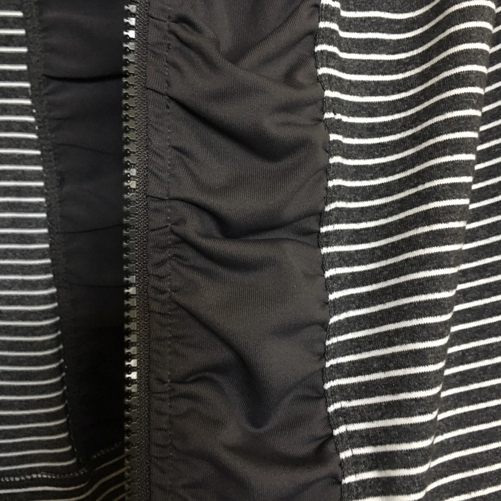 Ideology Active Jacket - Picture 4 of 6